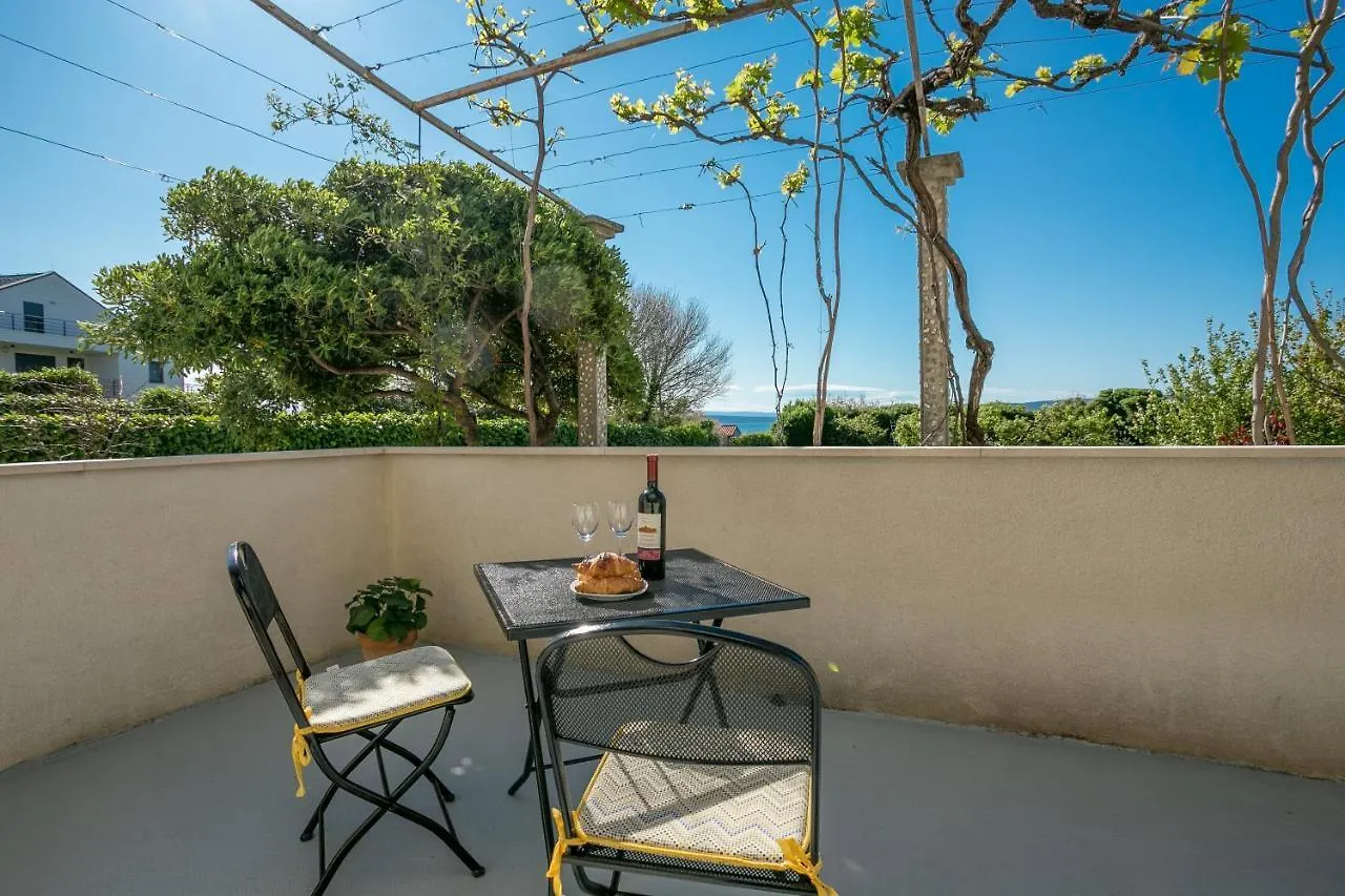 Apartments By The Sea Kastel Stafilic, Kastela - 21145 0*,  Croatia